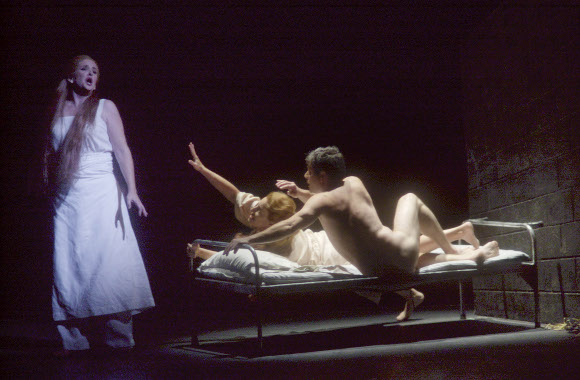 Erwartung-466-Nina-Warren-Pamela-Sue-Johnson-and-Noam-Markus-from-COC-2001-production-of-Erwartung-Photo-credit-Michael-C