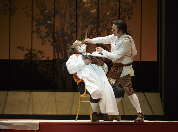 Renato Girolami as Doctor Bartolo and Joshua Hopkins as Figaro. Photo: Michael Cooper
