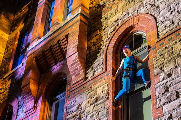 *Lauren Pearl _ Gould_s Wall _ Tapestry Opera _ Photo by Dahlia Katz(2)