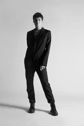 DG_EDA_Pressebild_Fullbody_sRGB_©Mark Pillai. Styled by Esther Perbandt.