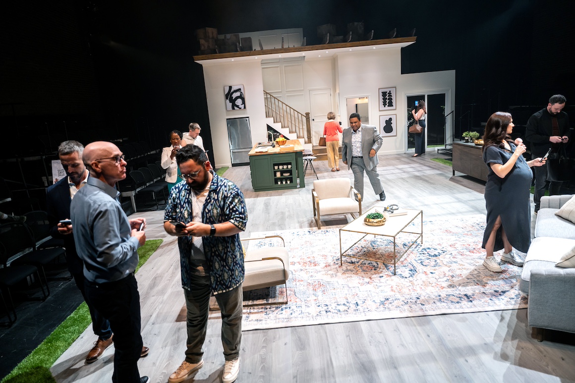 2CrowsBiddingWar-photobyDahliaKatz-2811