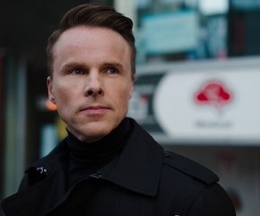 Colin Ainsworth as King Admète